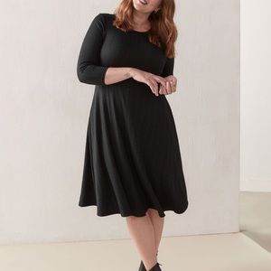 Black solid crew neck ribbed dress